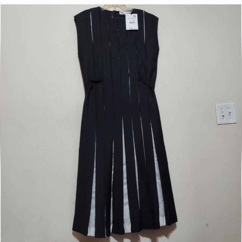 Zara Black and White Pleated Midi Dress